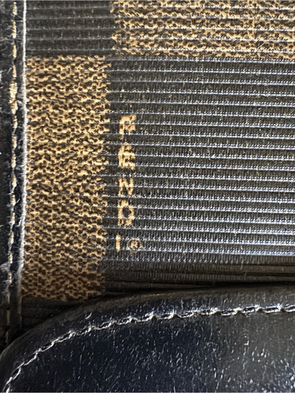 Vintage Fendi Canvas and Leather Bifold Wallet with Fendi Box - Authentic - Picture 16 of 16